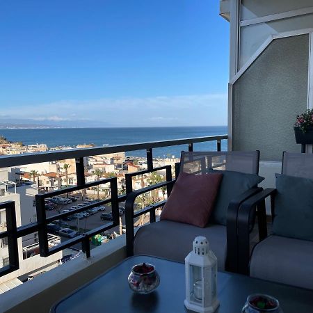 Apartamento totalmente reformado con piscina y jardines al lado de la playa de la Carihuela Torremolinos Exterior foto