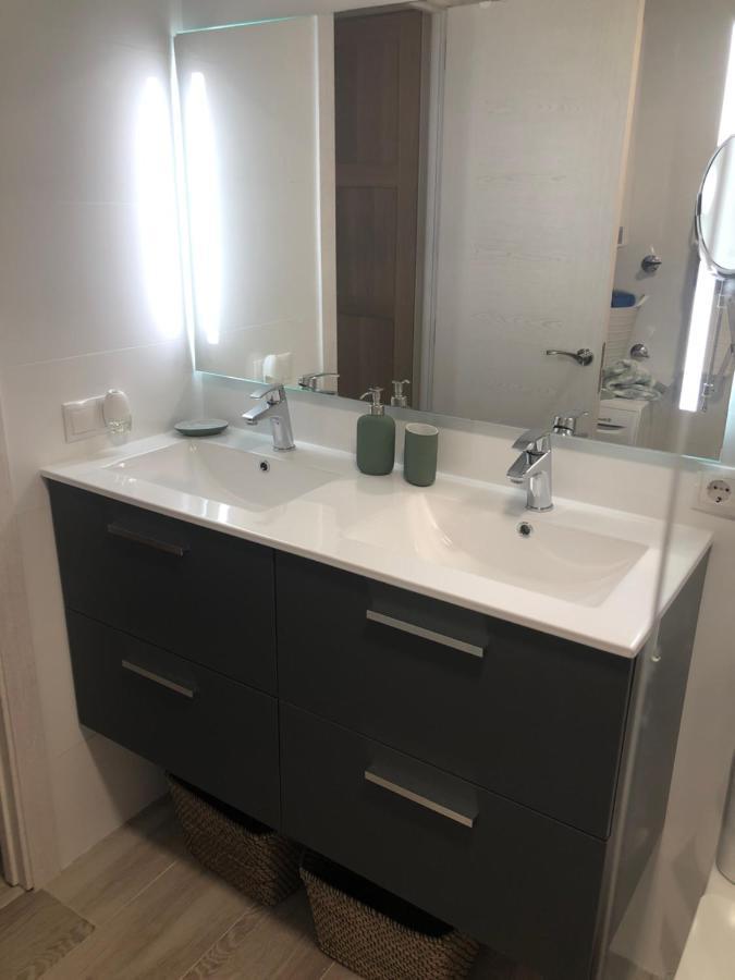 Apartamento totalmente reformado con piscina y jardines al lado de la playa de la Carihuela Torremolinos Exterior foto