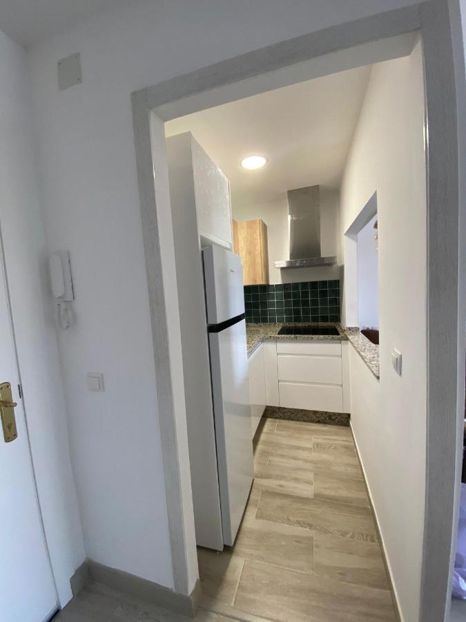 Apartamento totalmente reformado con piscina y jardines al lado de la playa de la Carihuela Torremolinos Exterior foto