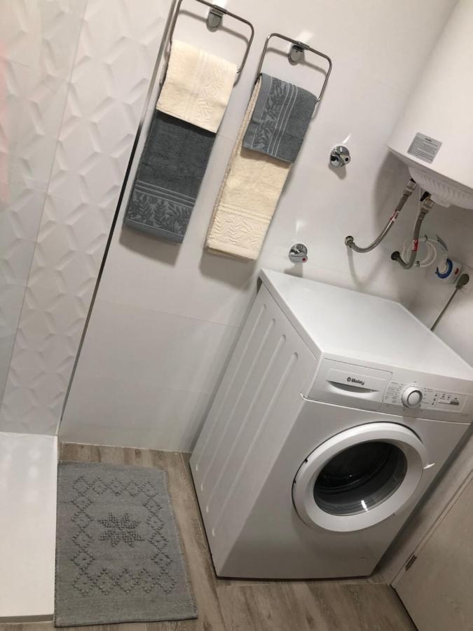 Apartamento totalmente reformado con piscina y jardines al lado de la playa de la Carihuela Torremolinos Exterior foto