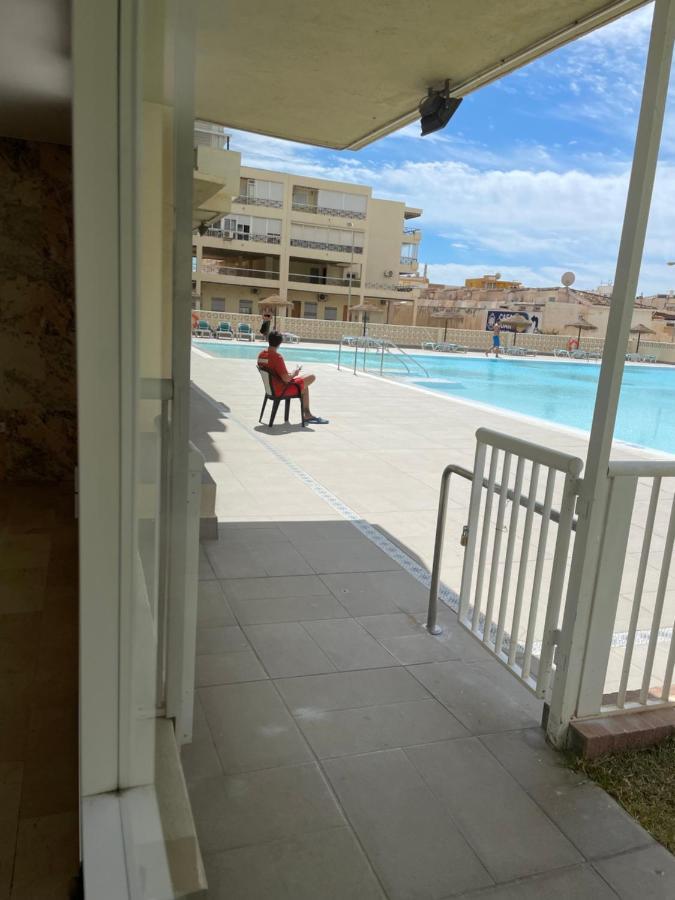 Apartamento Apartamento totalmente reformado con piscina y jardines al lado de la playa de la Carihuela Torremolinos Exterior foto