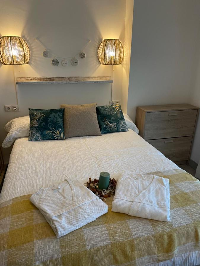 Apartamento totalmente reformado con piscina y jardines al lado de la playa de la Carihuela Torremolinos Exterior foto