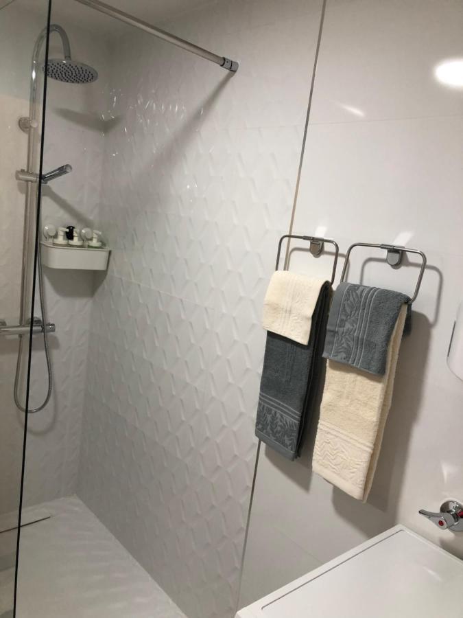 Apartamento totalmente reformado con piscina y jardines al lado de la playa de la Carihuela Torremolinos Exterior foto