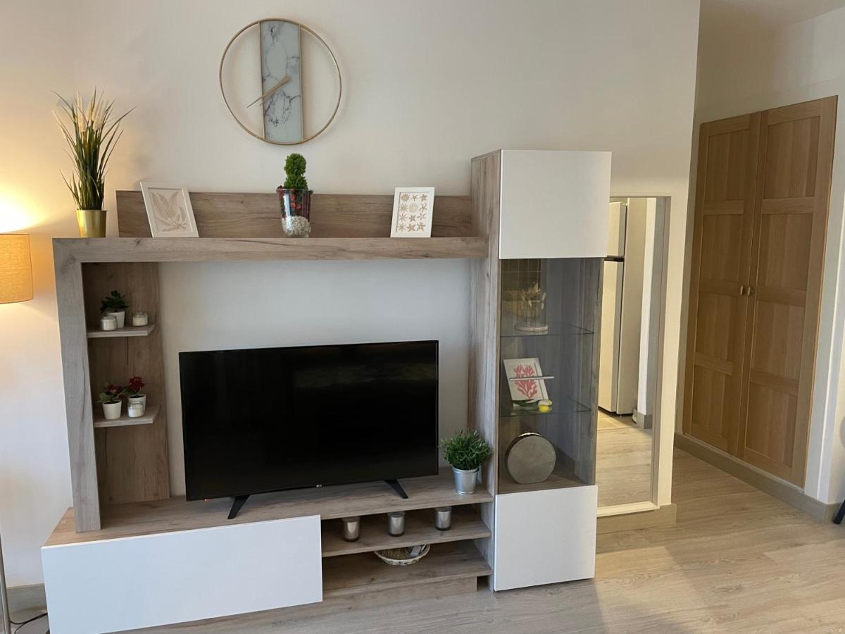 Apartamento totalmente reformado con piscina y jardines al lado de la playa de la Carihuela Torremolinos Exterior foto