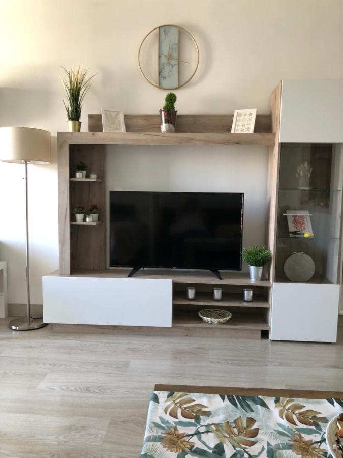 Apartamento totalmente reformado con piscina y jardines al lado de la playa de la Carihuela Torremolinos Exterior foto