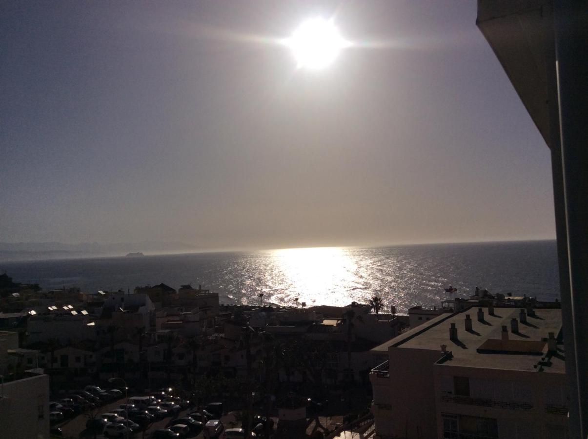 Apartamento totalmente reformado con piscina y jardines al lado de la playa de la Carihuela Torremolinos Exterior foto