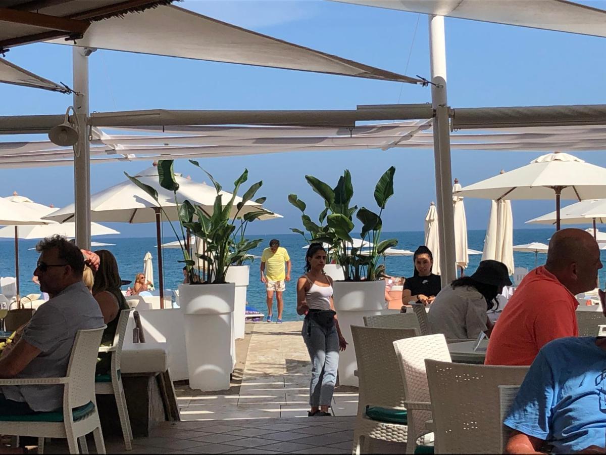 Apartamento totalmente reformado con piscina y jardines al lado de la playa de la Carihuela Torremolinos Exterior foto