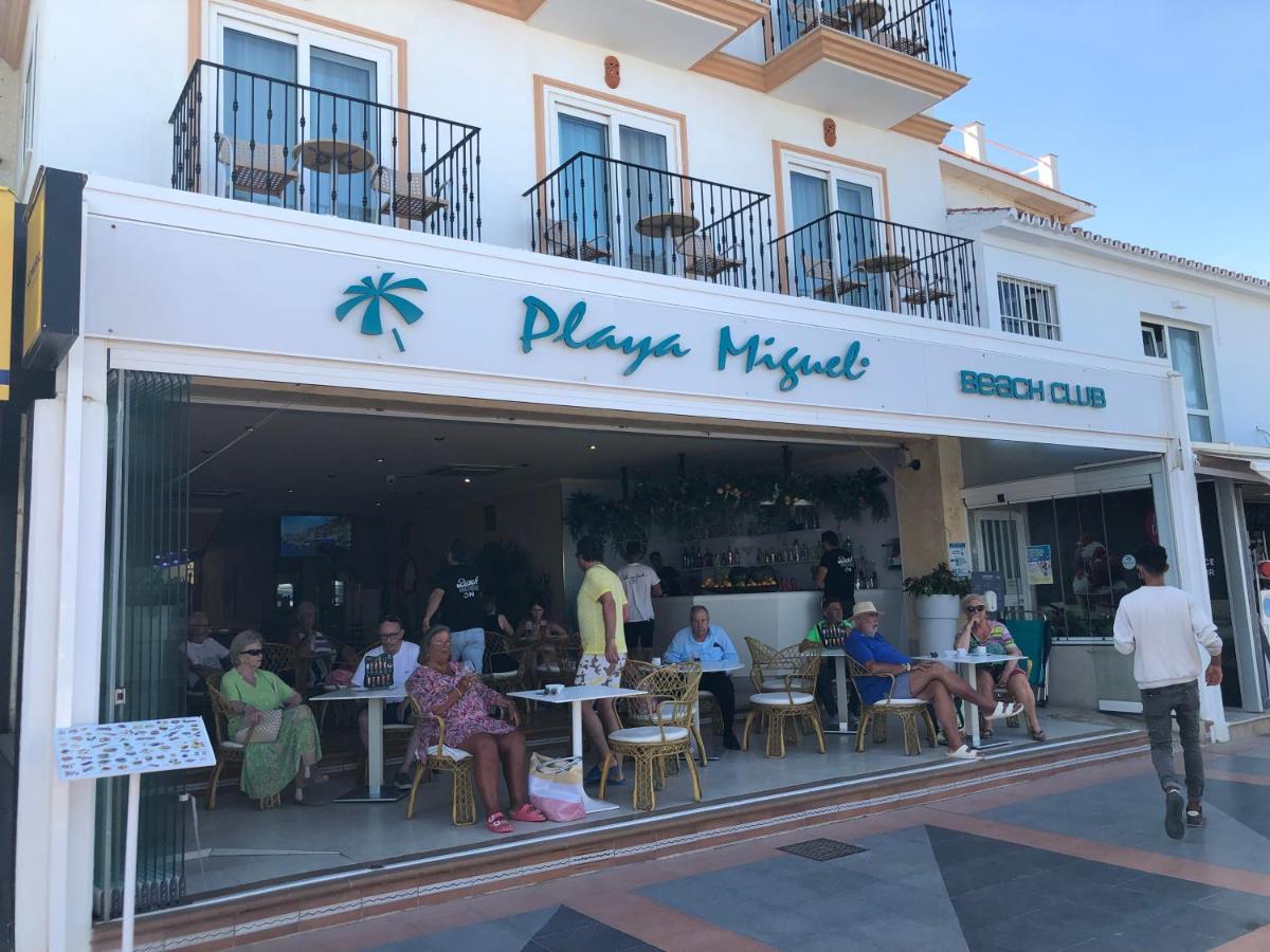 Apartamento totalmente reformado con piscina y jardines al lado de la playa de la Carihuela Torremolinos Exterior foto