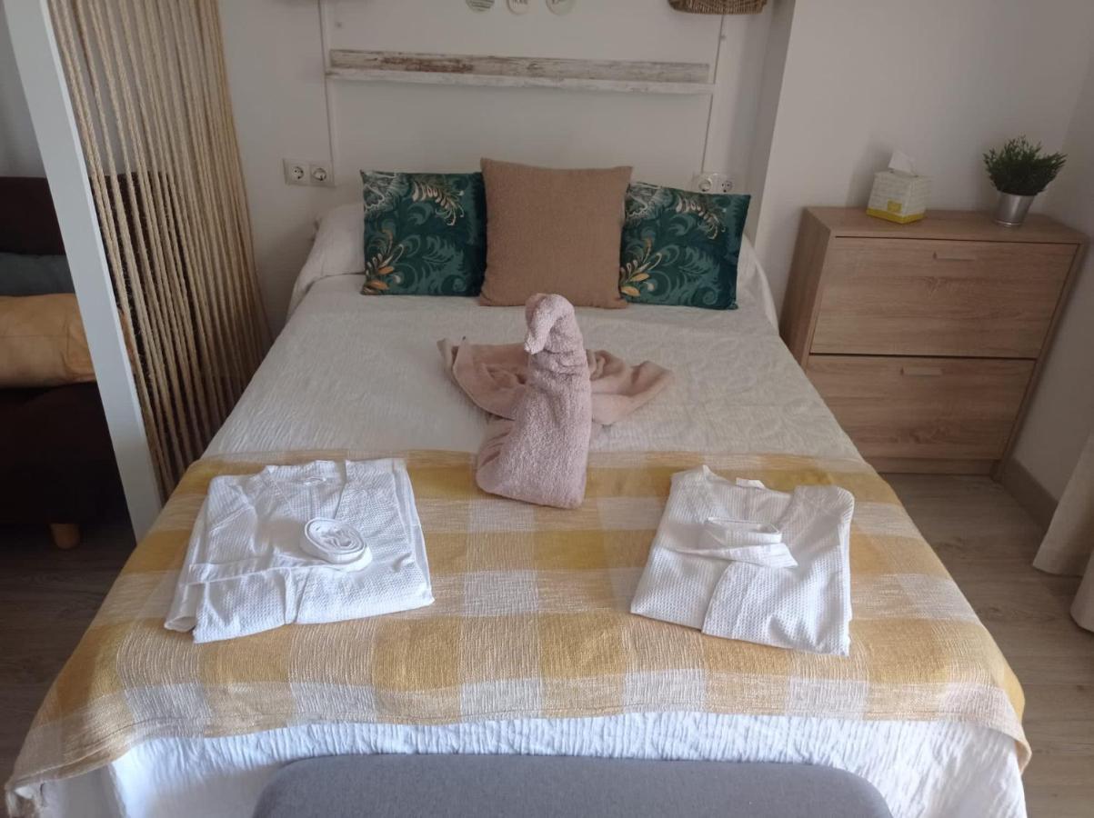 Apartamento totalmente reformado con piscina y jardines al lado de la playa de la Carihuela Torremolinos Exterior foto